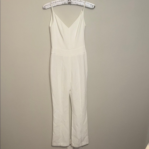 Black Halo White Jumpsuit with Wide-Leg Design - size 0. R - Picture 1 of 7